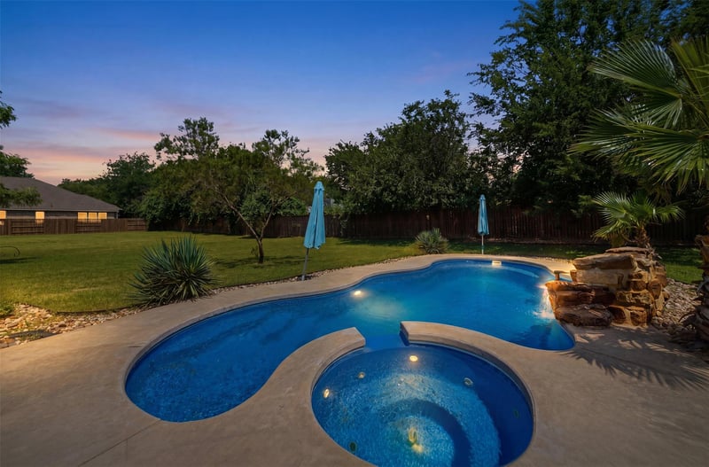Virtual tour of 128 Clear Water PASS