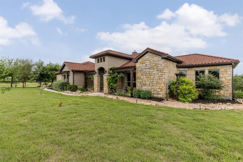 Virtual tour of 128 Strada Luca