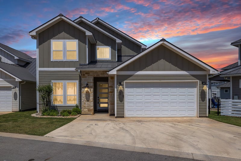 Virtual tour of 128 Village View Dr