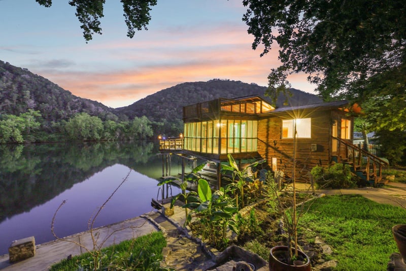 Virtual tour of 12811 River Bend ST