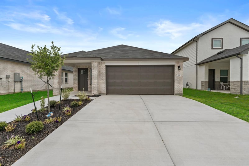 Virtual tour of 129 Raymondville Path