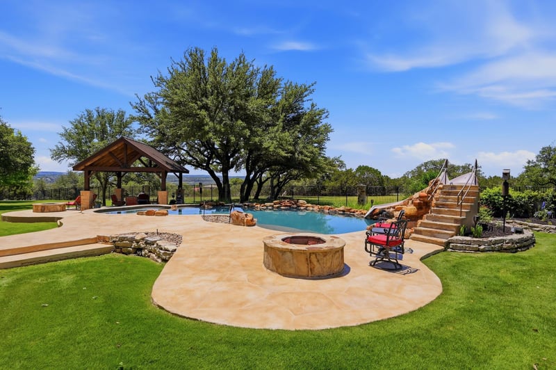 Virtual tour of 1298 Mystic PKWY