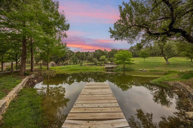 Virtual tour of 13 Carriage House LN