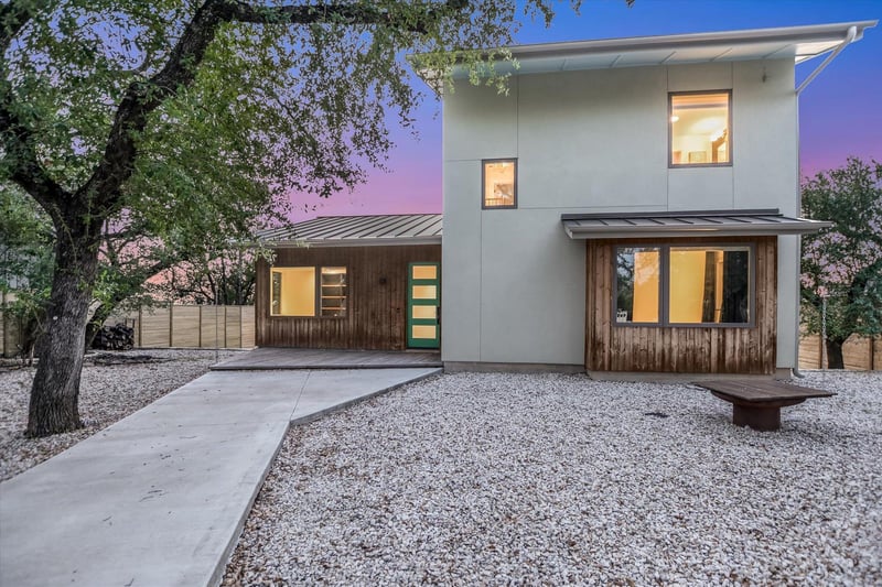 Virtual tour of 13 Meridian DR