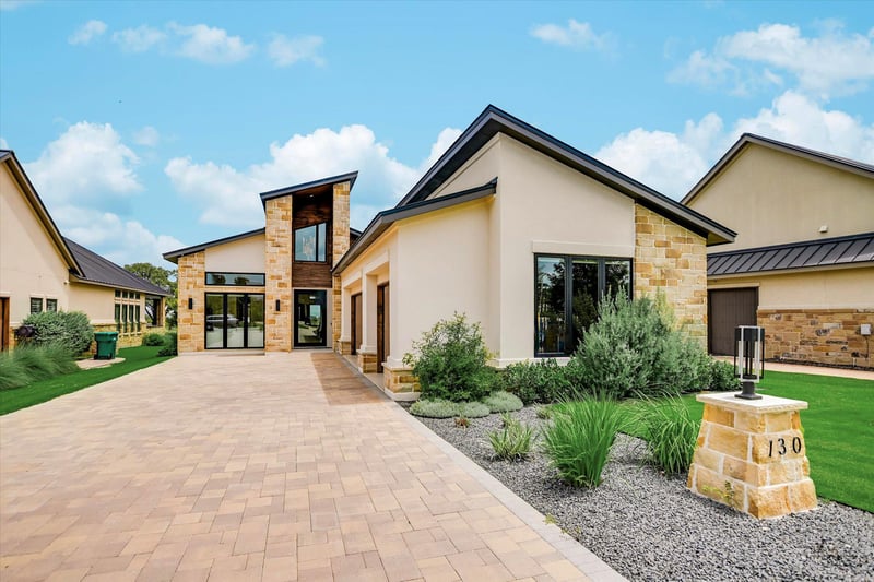 Virtual tour of 130 Azalea LOOP