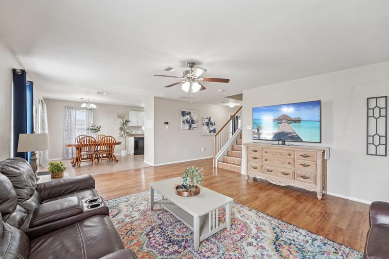 Virtual tour of 130 Killian LOOP