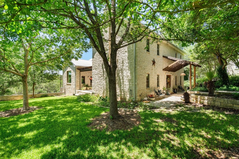 Virtual tour of 1300 Crystal Creek DR