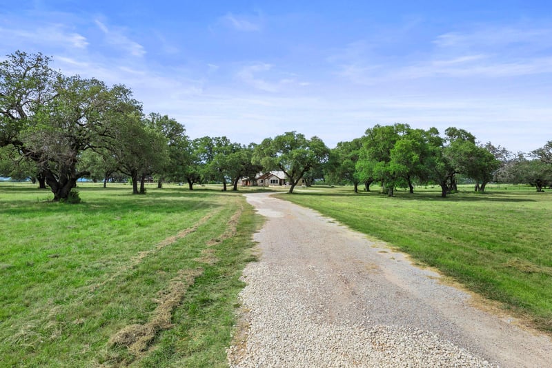 Virtual tour of 1300 Park Road 4