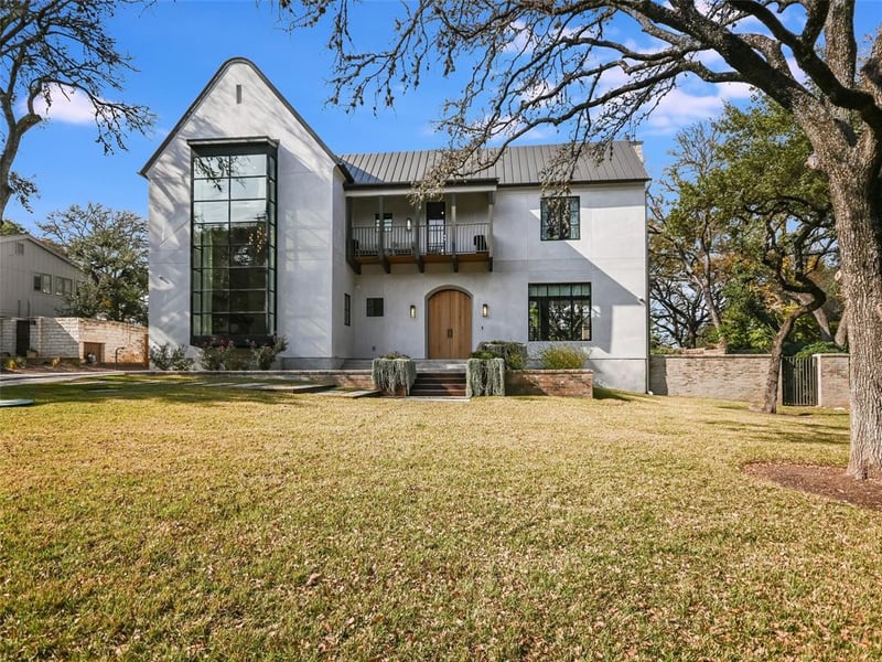 Virtual tour of 1300 Silver Hill DR