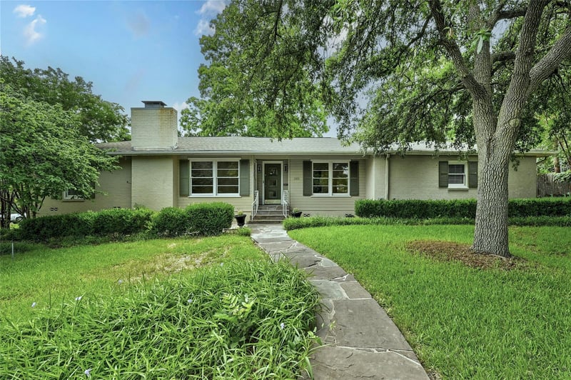 Virtual tour of 1301 Belmont PKWY