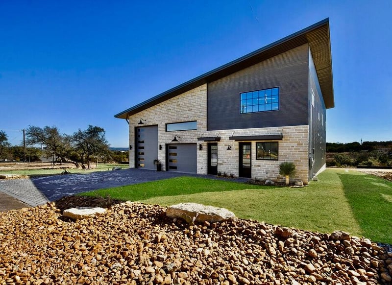 Virtual tour of 1301 O Reilly Dr