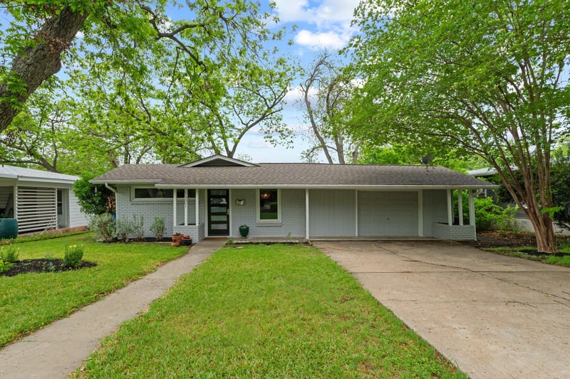 Virtual tour of 1301 Ridgemont Dr