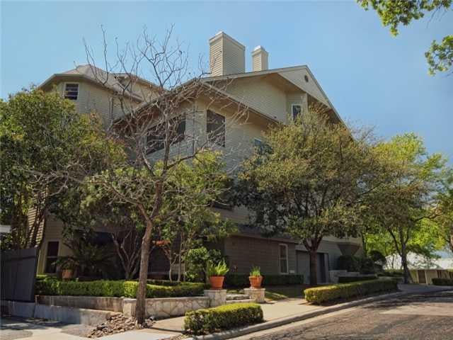 Virtual tour of 1301 W 9 1/2 ST Unit #201