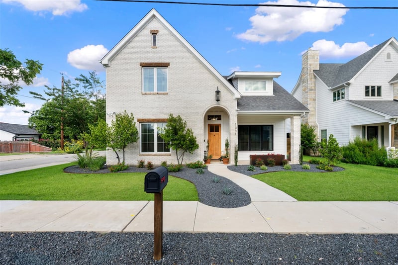 Virtual tour of 1301 West ST