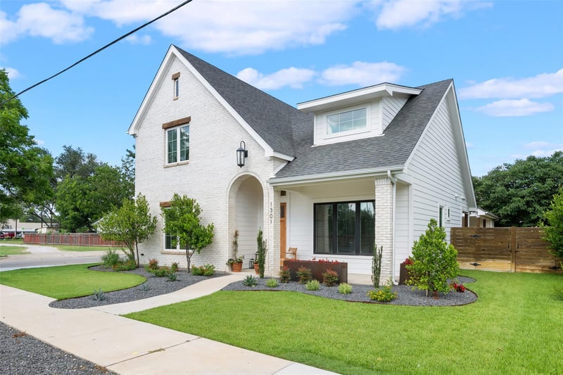 Virtual tour of 1301 West ST