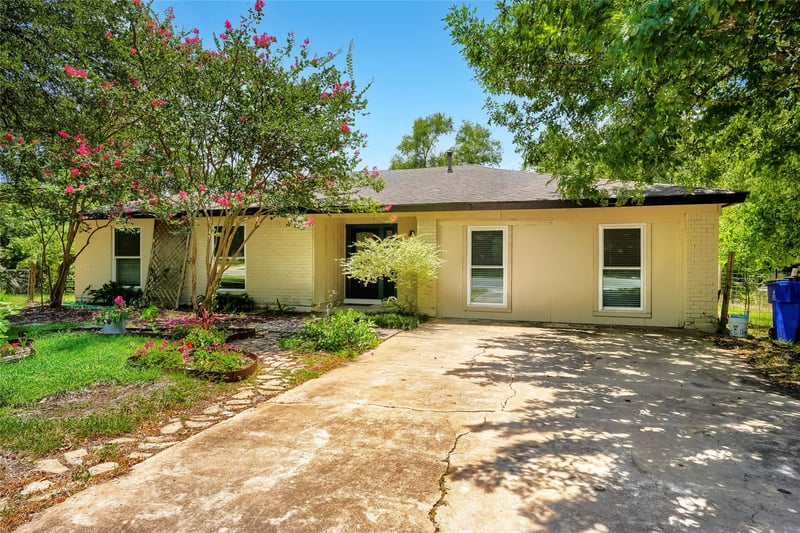 Virtual tour of 1302 Cedar Park DR