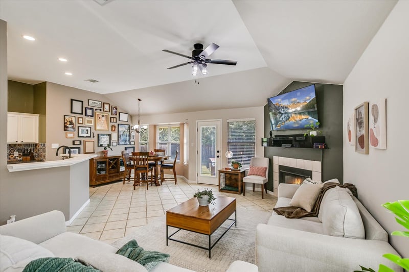 Virtual tour of 1302 Redbud LN