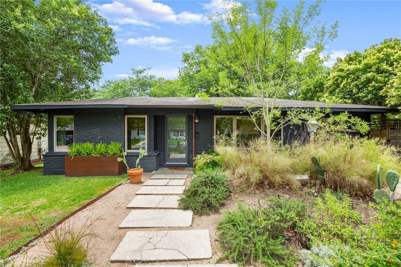 Virtual tour of 1303 Glencrest DR