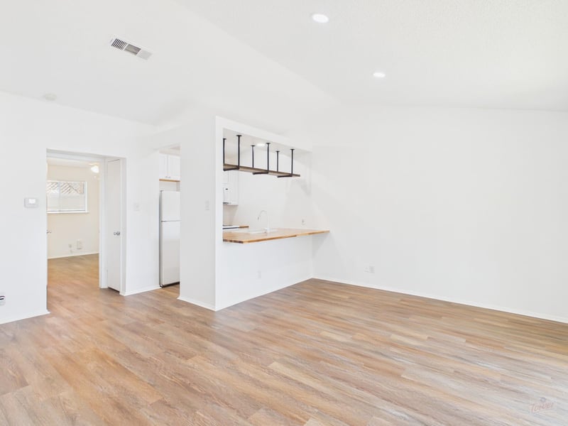 Virtual tour of 1303 Hollow Creek DR Unit #3