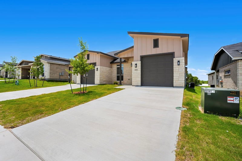 Virtual tour of 1303 Lone Pine WAY