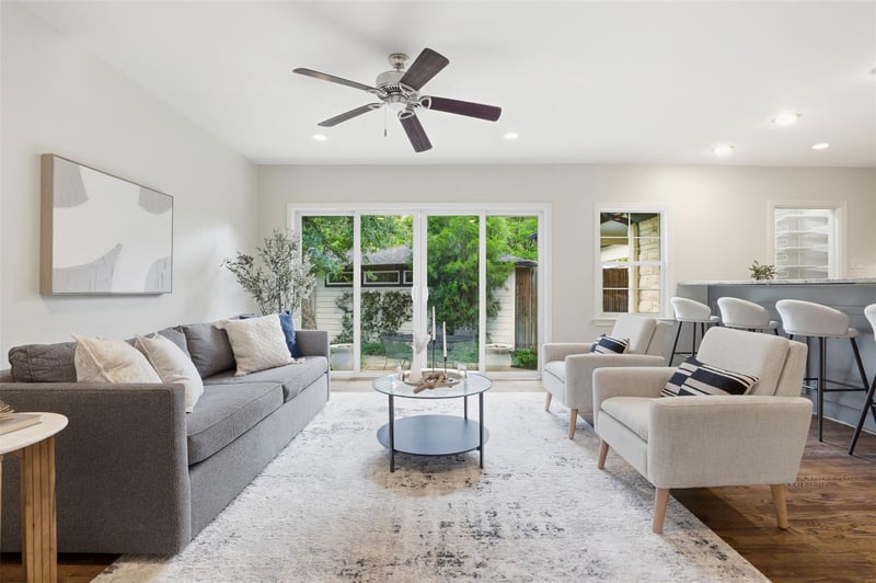 Virtual tour of 1303 Wilshire BLVD