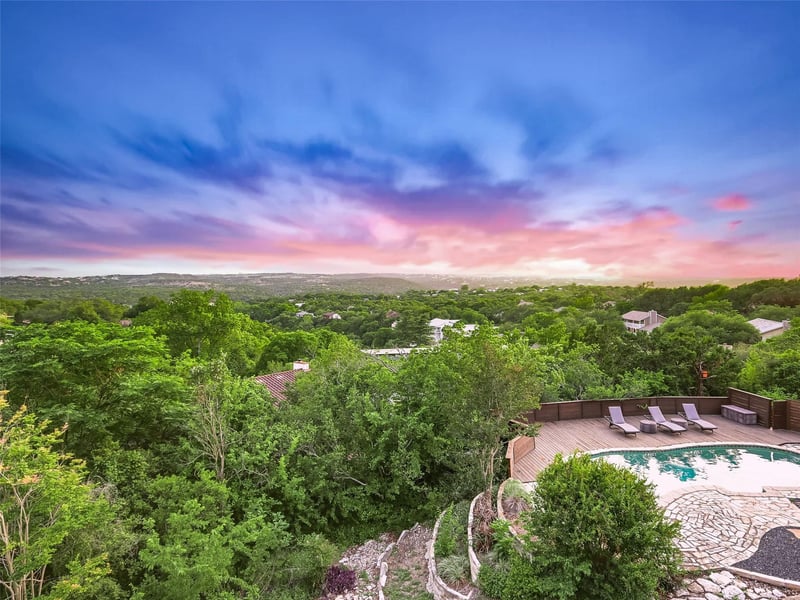 Virtual tour of 1304 Canoe Brook DR