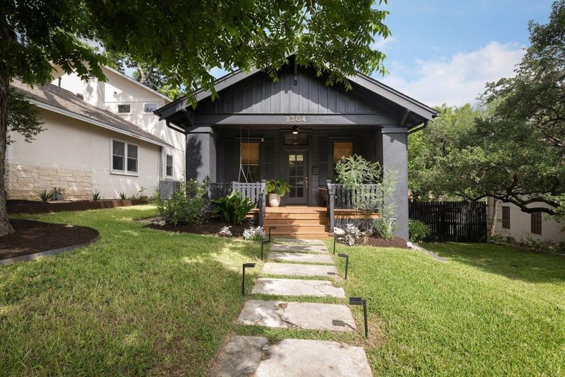 Virtual tour of 1304 Travis Heights BLVD