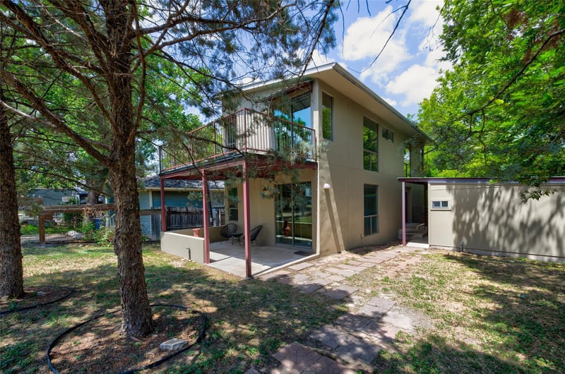 Virtual tour of 1305 Chestnut Ave
