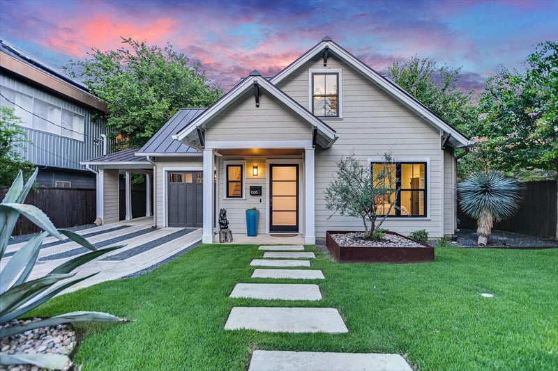Virtual tour of 1305 Kinney Ave Unit #1