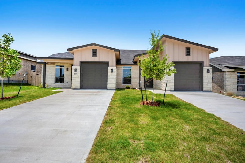 Virtual tour of 1305 Lone Pine WAY