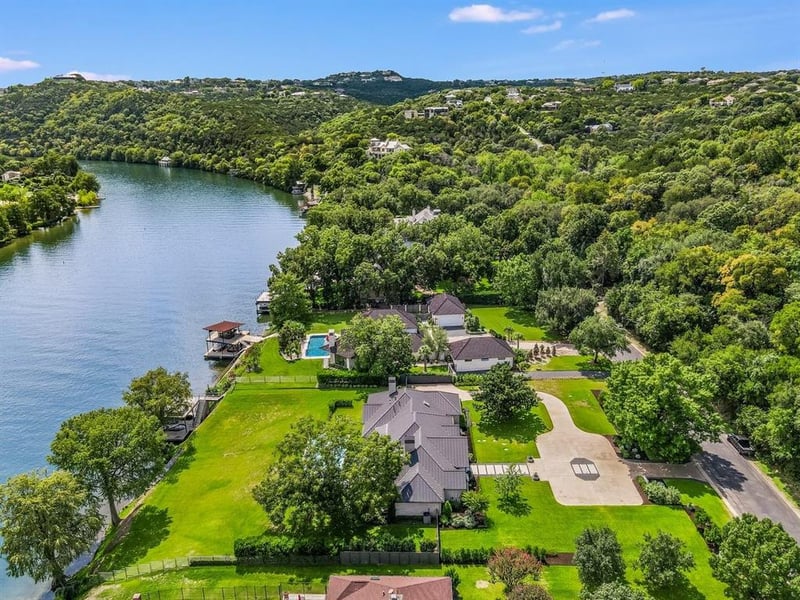Virtual tour of 1305 N Weston LN