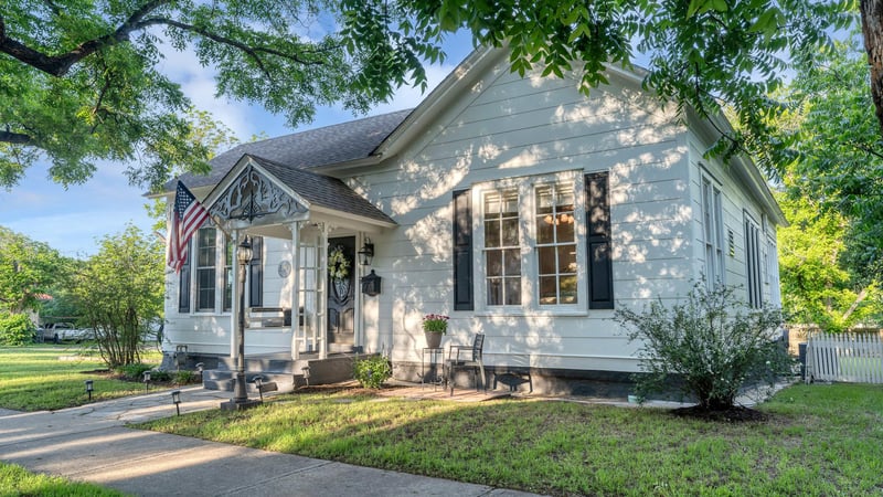 Virtual tour of 1301 & 1305 S College ST