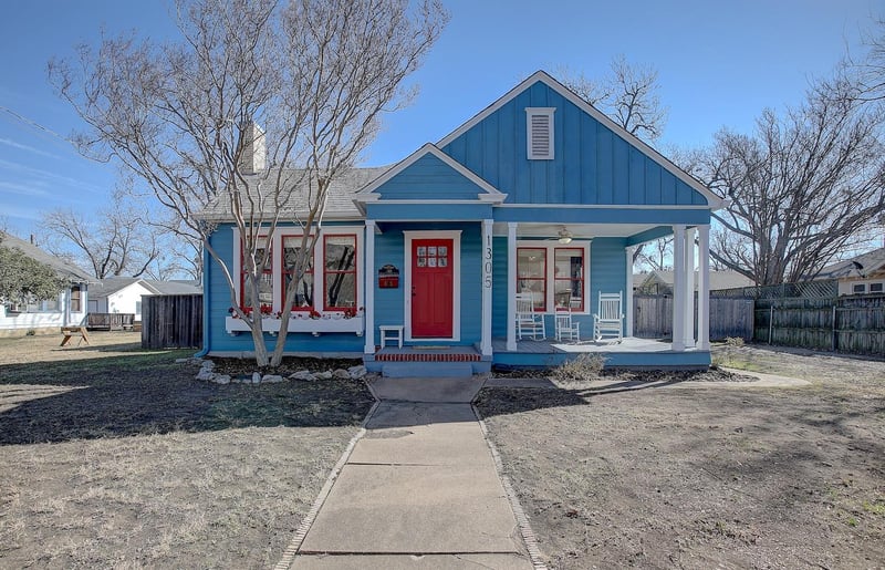 Virtual tour of 1305 S Elm St