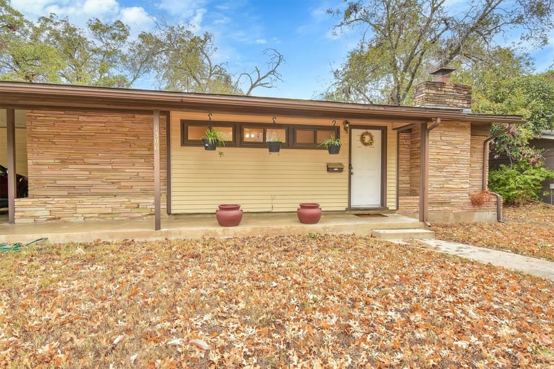 Virtual tour of 1306 Ridgehaven Dr