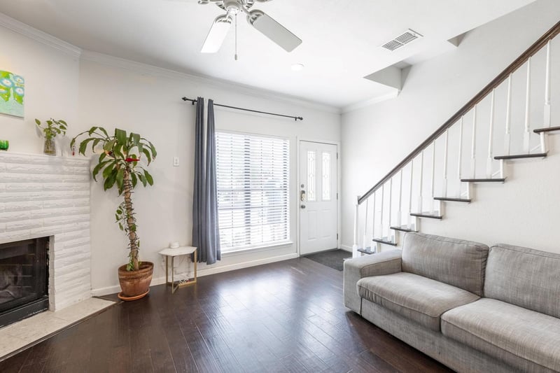 Virtual tour of 1307 Kinney Ave Unit #160