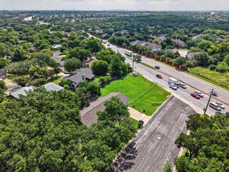 Virtual tour of 1308 May DR