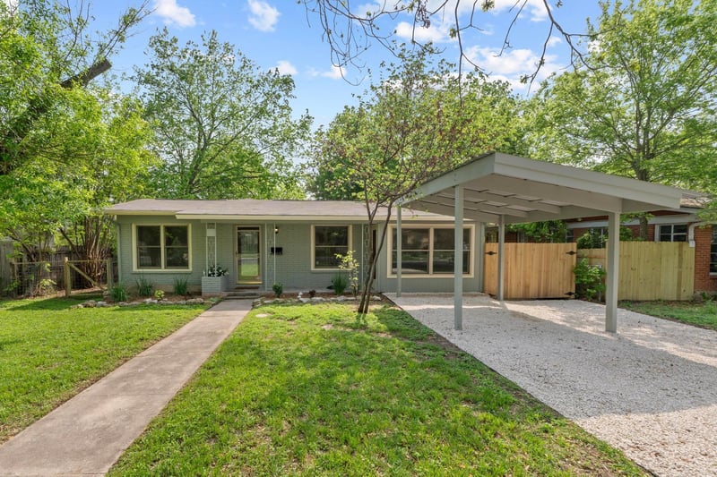 Virtual tour of 1309 Cloverleaf Dr