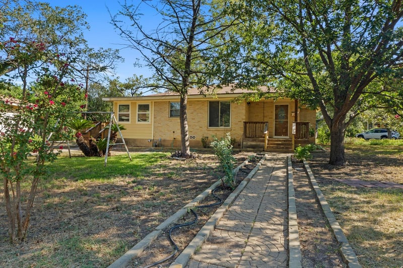 Virtual tour of 1310 Harriet CT