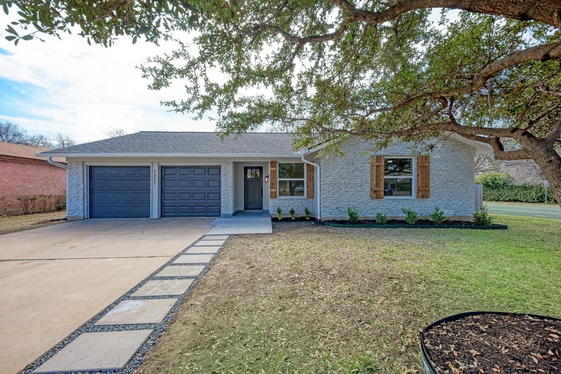 Virtual tour of 1311 Meadgreen DR