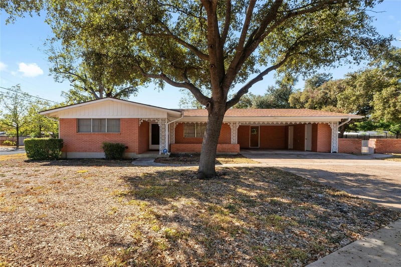 Virtual tour of 1311 Ridgehaven DR