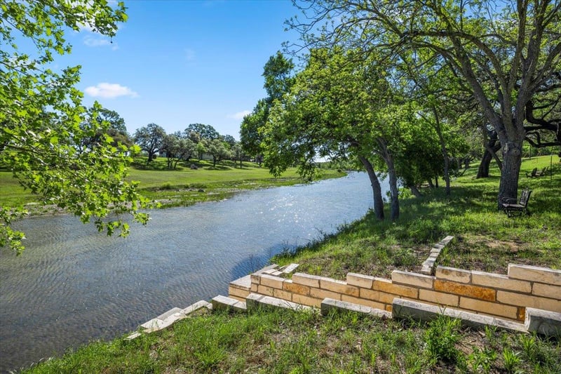 Virtual tour of 1313 Democrat ST
