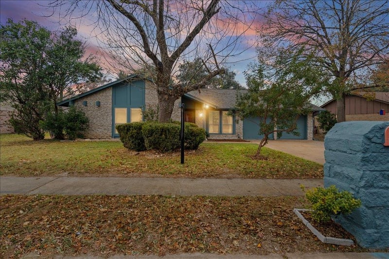 Virtual tour of 1314 Warrington DR