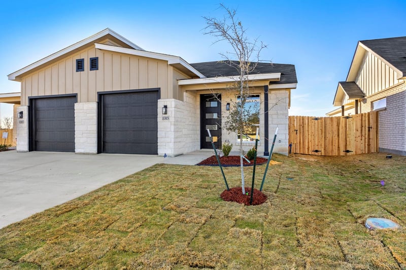 Virtual tour of 1315 Lone Pine WAY