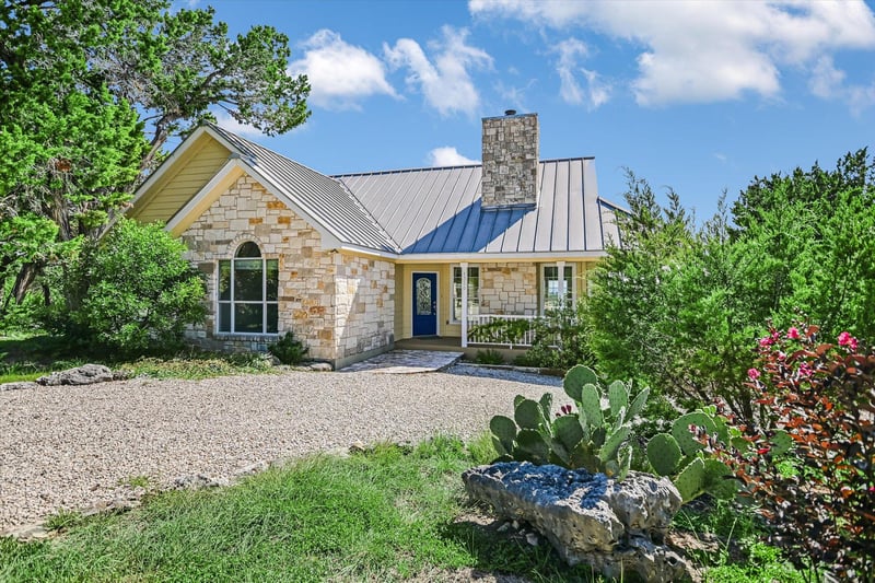Virtual tour of 1320 Serenity Dr