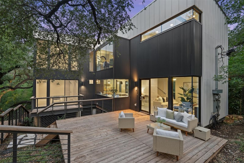Virtual tour of 1327 Bonham TER Unit #B