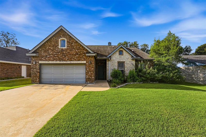 Virtual tour of 1338 Donovan ST
