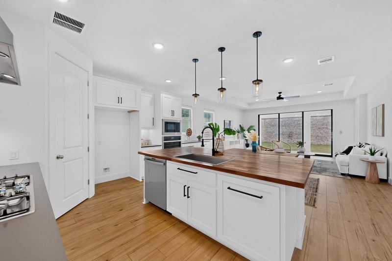 Virtual tour of 1340 Castalo LN