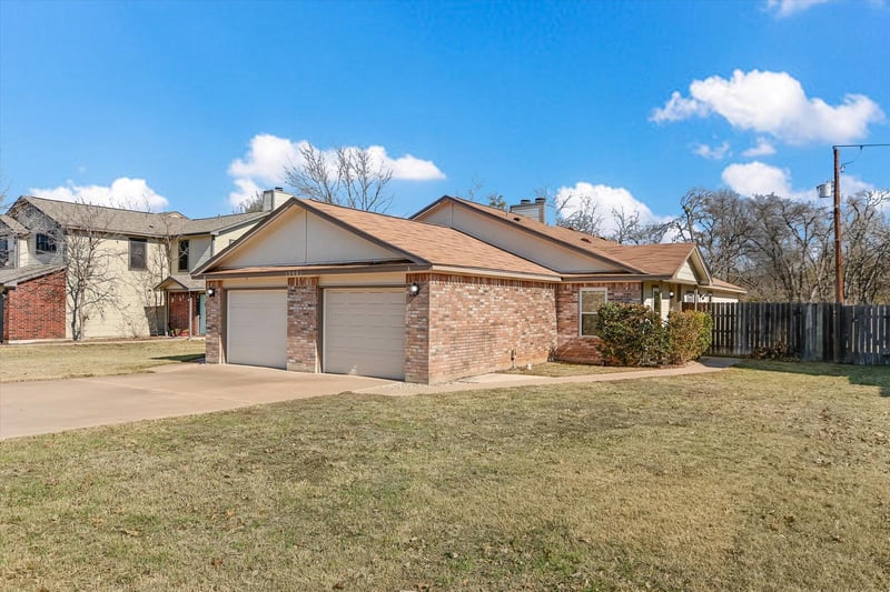 Virtual tour of 13401 Saddlebrook TRL