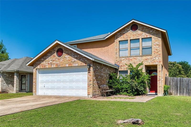 Virtual tour of 1347 Lakeside LOOP