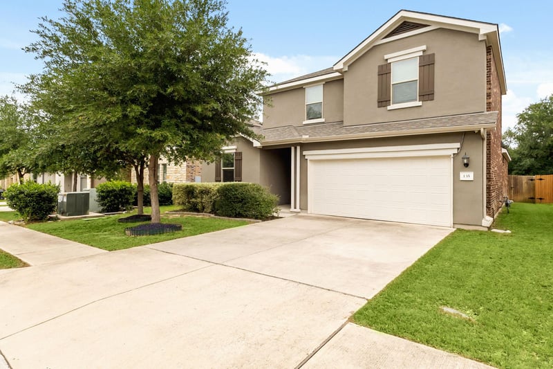 Virtual tour of 135 Mary Max CIR